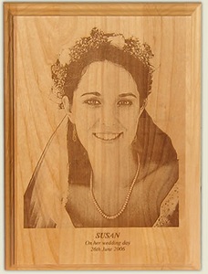 حکاکی عکس عروس و داماد بر روی چوب engraved photo-L